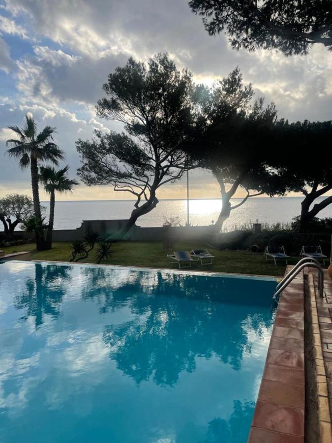 Villa Les Glycines Les Issambres Exterior photo